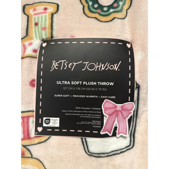 Betsey Johnson Christmas Blanket - Picture 2 of 4